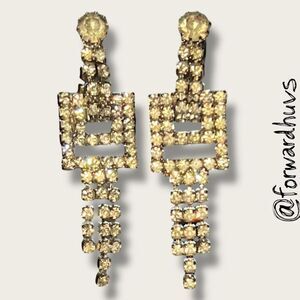 Vintage Clip-On Earrings – Reminiscent of 1950s Hollywood Glamour